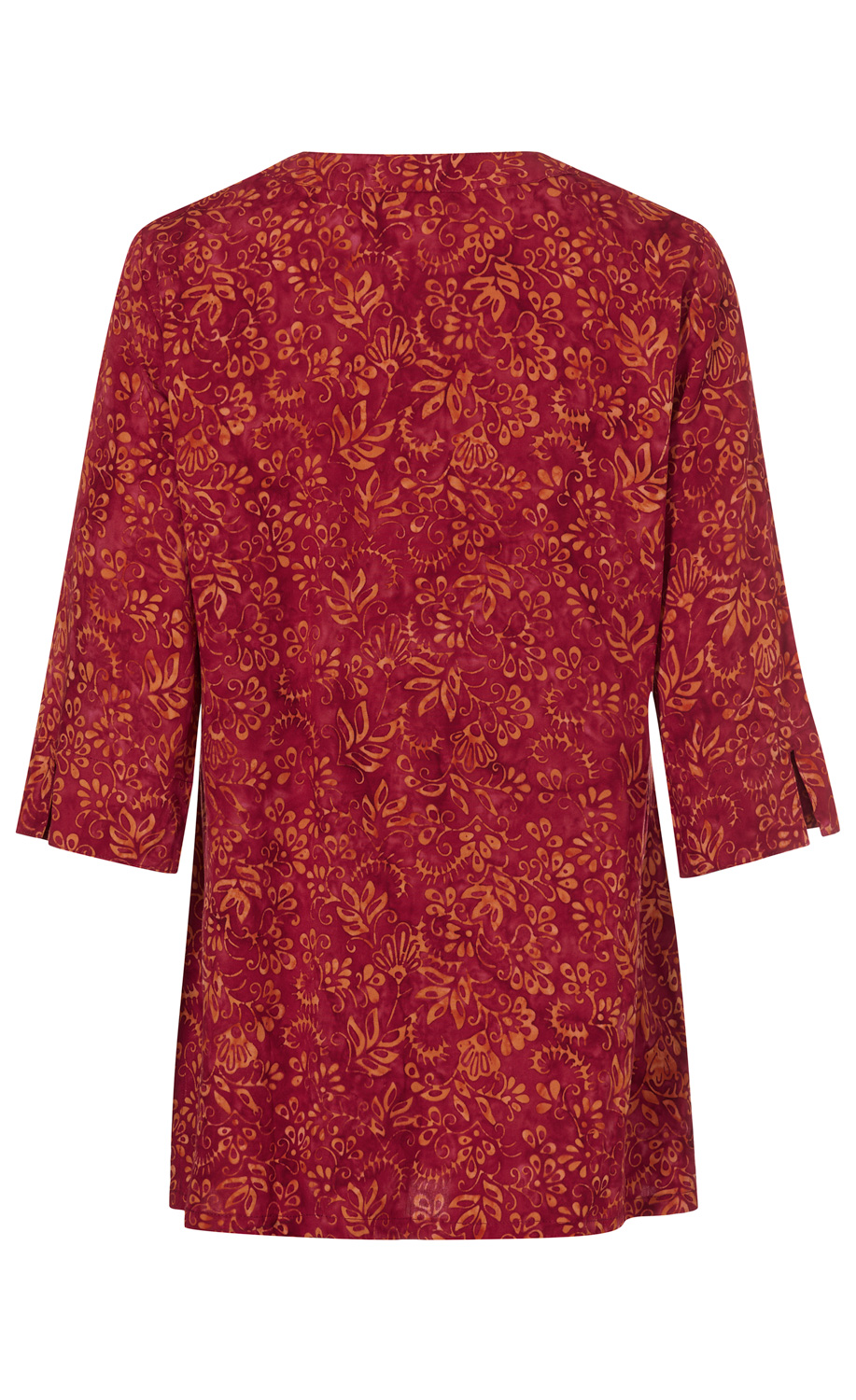 Rückansicht einer rot-orange gemusterten Viskose-Tunika mit 3/4-Ärmeln, seitlichen Schlitzen am Saum und rundem Halsausschnitt, floral inspiriertes Design