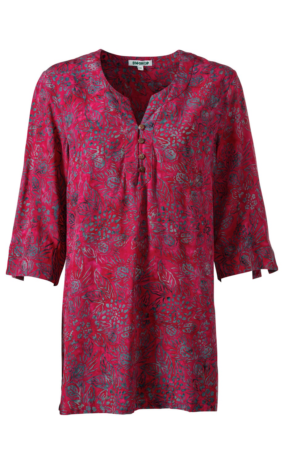 Rote Viskose-Tunika mit blauem floralem Muster, V-Ausschnitt, kurze Knopfleiste mit vier braunen Knöpfen, 3/4-Ärmel mit Schlitz und geradem Saum, locker geschnitten.