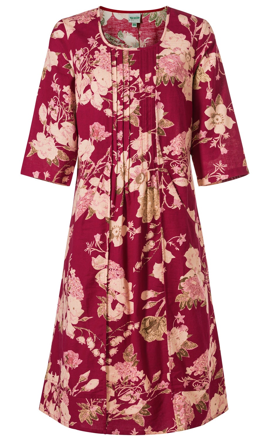 Baumwoll-Mix-Kleid mit halblangen Ärmeln, rundem Ausschnitt, plissiertem Detail am Ausschnitt, dunkelrosa Grundfarbe und floralem Muster in Pastelltönen wie Beige, Rosa und Olivgrün.