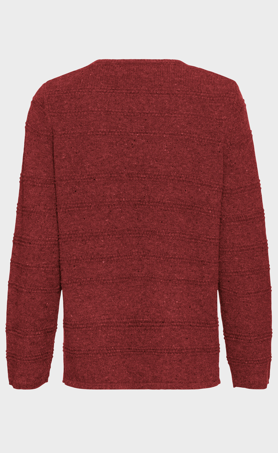 Rückansicht eines roten, grob gestrickten Pullovers mit langen Ärmeln und rundem Halsausschnitt, durchgehend strukturiert mit dezenter Musterung in horizontalen Streifen