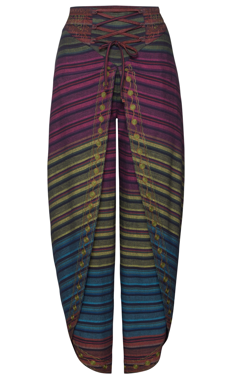 Baumwoll-Hose mit bunten horizontalen Streifen in Blau, Grün, Rot und Violett, hoher Bund mit Schnürung vorne, verziert mit gelben Punktsalz-ähnlichen Mustern entlang der Beine, locker geschnitten, offen gesäumt am Saum