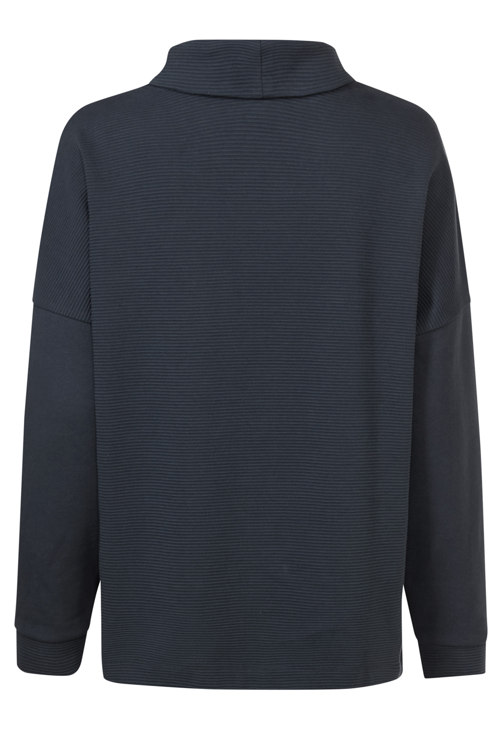 Rückansicht eines schwarzen Baumwoll-Shirts mit feinen horizontalen Rippstrukturen, langärmlig, mit hohem Stehkragen und elastischen Bündchen an den Ärmeln, gerade geschnitten.