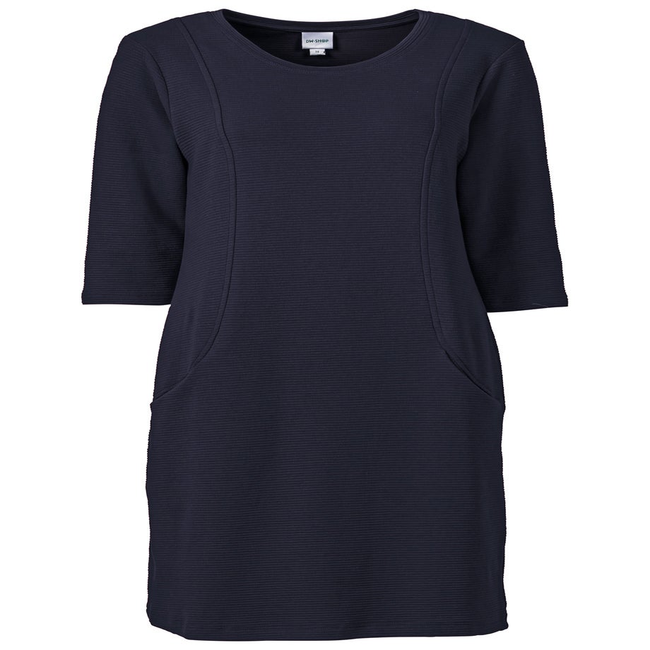 dunkelblaues Baumwoll-Kleid mit 3/4-Ärmeln, Rundhalsausschnitt, gerader Passform und sichtbaren Nahtdetails, knielang