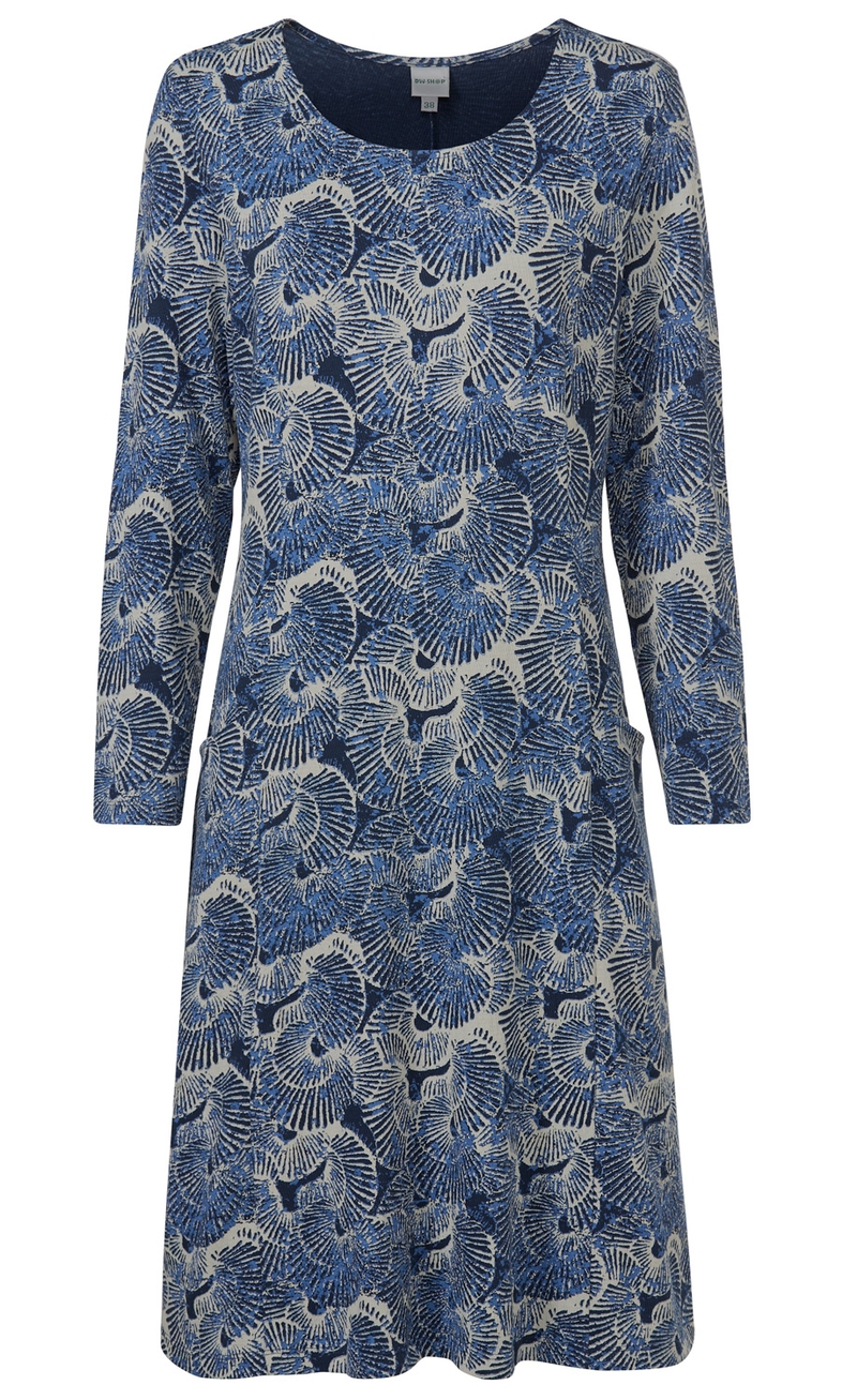 Blau-beiges Baumwollkleid mit Muschel- und Fischschuppenmuster, 3/4-Ärmel, Rundhalsausschnitt, leicht ausgestellt, seitliche Eingrifftaschen, Größe 38, lässiger Schnitt