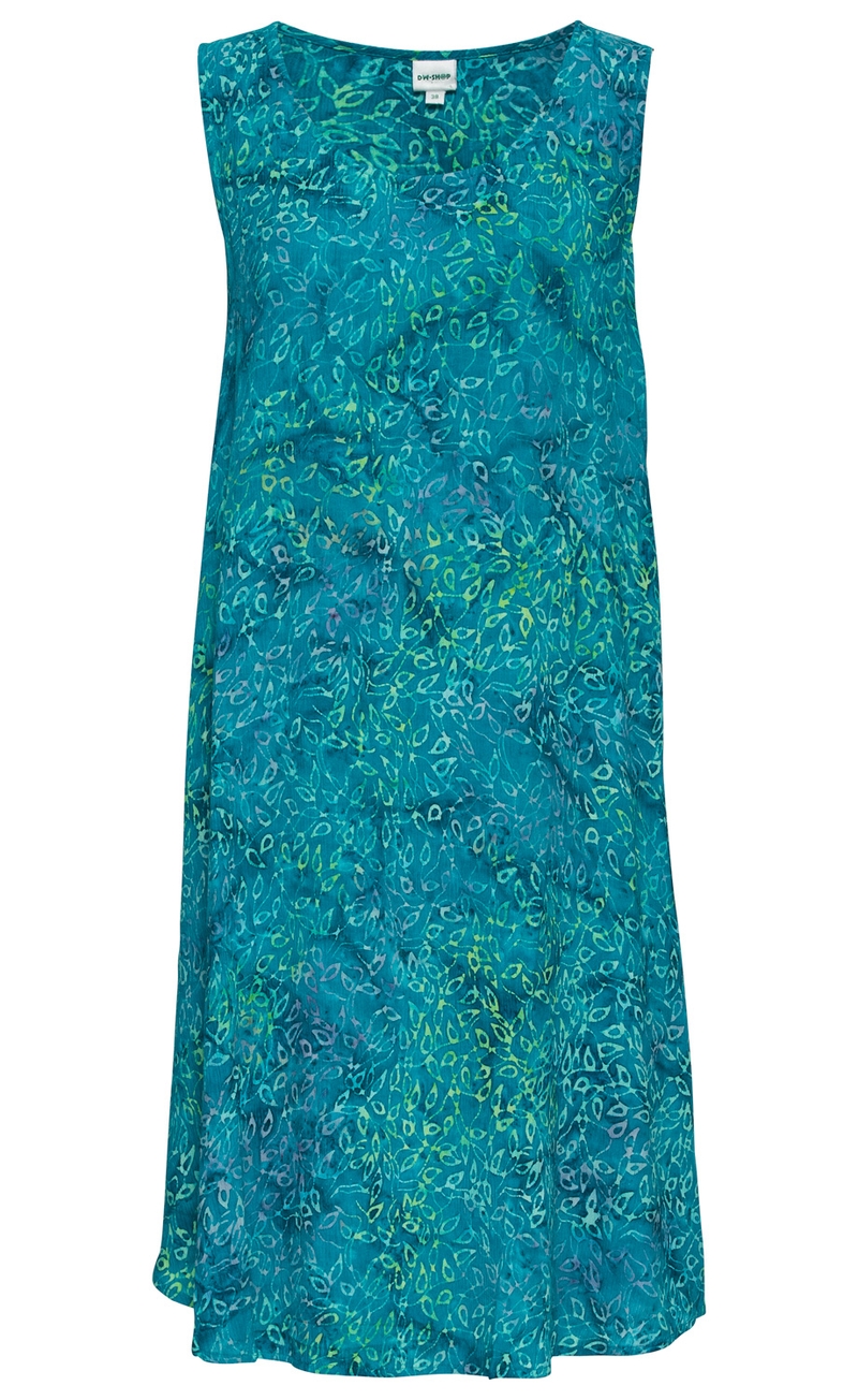 Ärmelloses Viskose-Kleid in Türkis mit lockerem Schnitt, rundem Ausschnitt und abstraktem Muster aus kleinen Blattformen in verschiedenen Grüntönen und Blautönen.