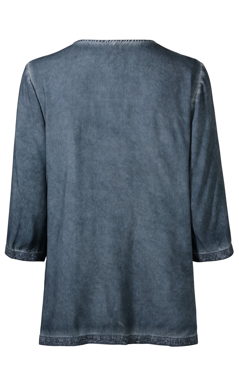 Rückansicht einer dunkelblauen Viskose-Bluse mit 3/4-Ärmeln und abgesetztem Saumabschluss, schlicht und ohne Muster.