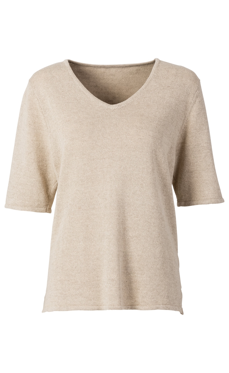Leinen-Mix-Pullover in Beige, kurzärmlig, V-Ausschnitt, leicht strukturierter Stoff, lockere Passform, schlichtes, unifarbenes Design, geeignet für den Sommer, natürliche Materialien und angenehmer Tragekomfort.
