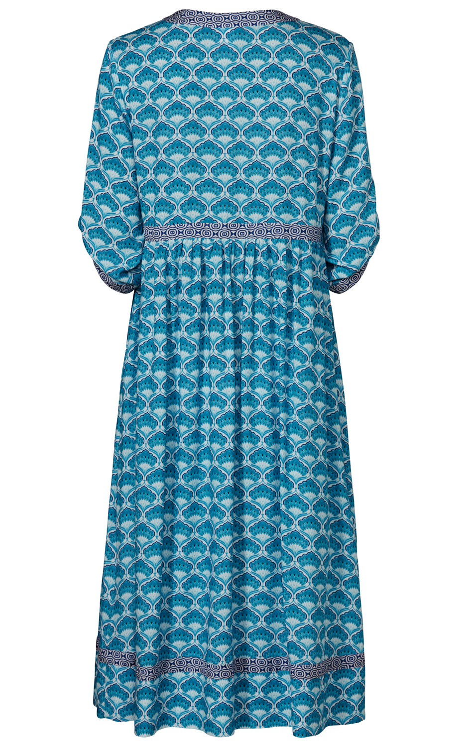Viskose-Kleid, Rückansicht, blau-türkis gemustert mit floralen Motiven, 3/4-Ärmel, dunkler gemusterter Bund in der Taille, leicht ausgestellter Rock, dunkel gemusterter Abschluss am Saum und Ärmeln