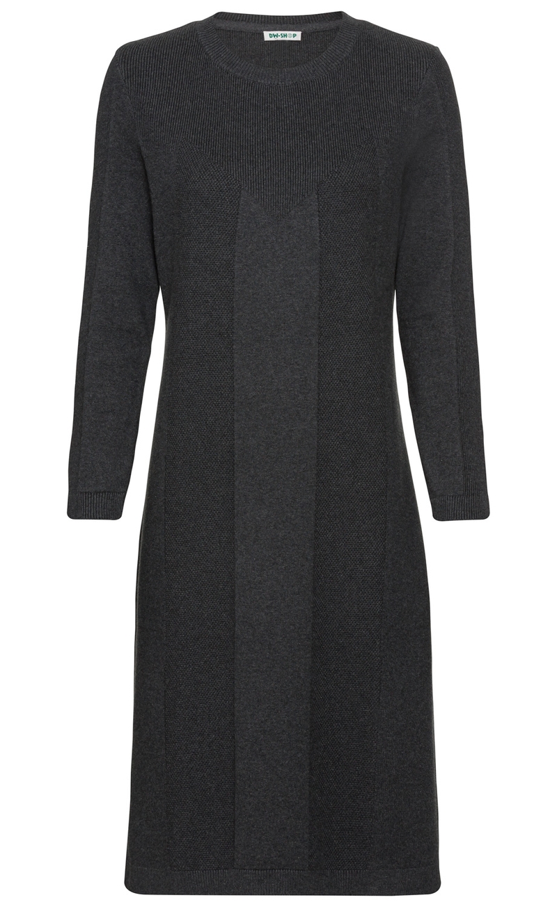 Dunkelgraues Baumwoll-Kleid mit langen Ärmeln, rundem Halsausschnitt und strukturierten Mustern vorne, knieumspielend, eng anliegend, gerader Saumabschluss.