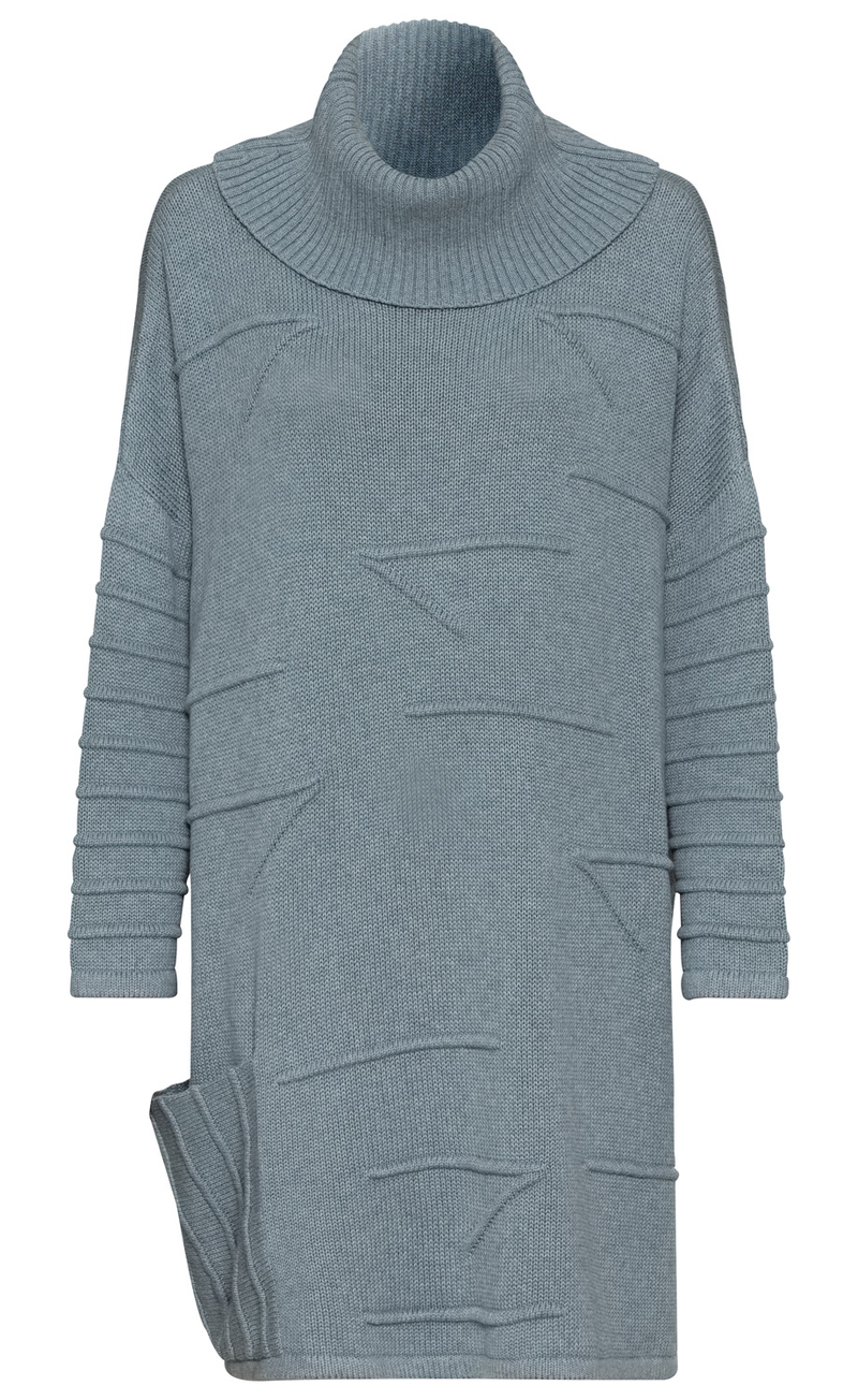 hellblauer Baumwoll-Mix-Pullover mit weitem Rollkragen, langen gerippten Ärmeln, strukturierter Strickoptik und seitlichem Schlitz am Saum