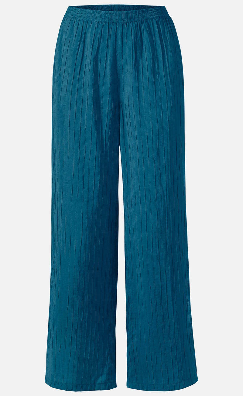 Blaue Viskose-Mix Hose mit weitem Bein, elastischem Bund und feiner vertikaler Struktur, locker geschnitten, ohne Taschen, vor hellem Hintergrund