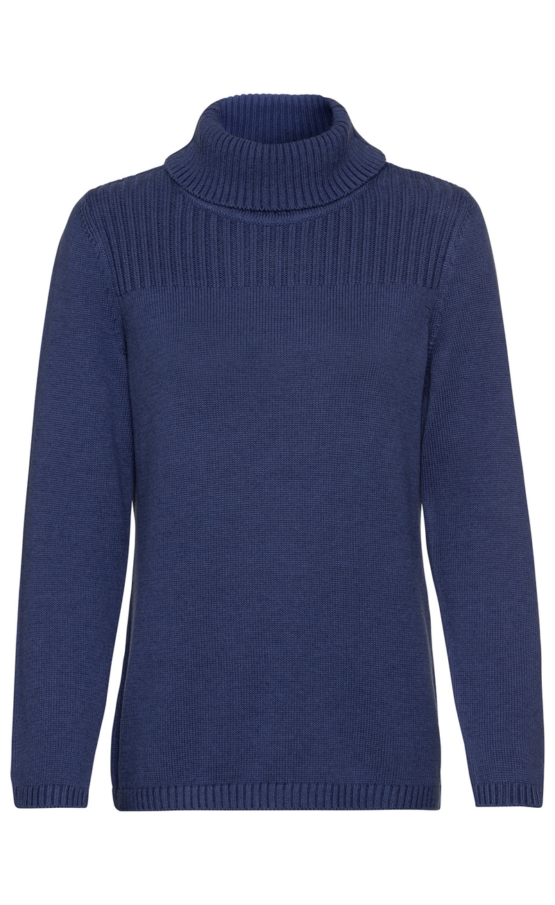 Blauer Baumwoll-Mix-Pullover mit hohem Rollkragen, langer Arm, feiner Strickstruktur, gerader Schnitt, Rippenstrick an Kragen, Schultern und Bündchen, schlicht ohne Muster oder Verzierungen.
