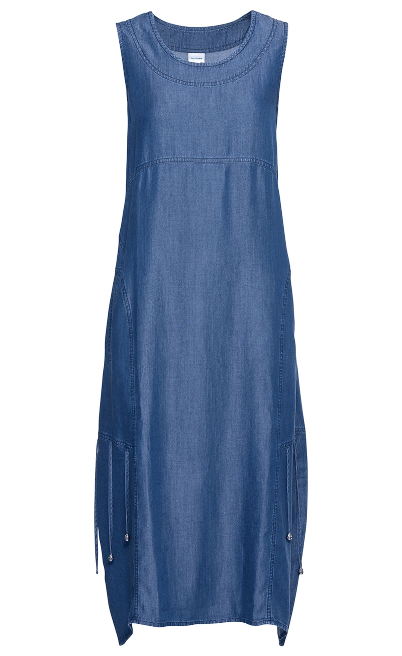 Ärmelloses, midilanges Lyocell-Trägerkleid in blau mit Rundhalsausschnitt, seitlichen Ziernähten und Kordelzug-Details an den Seiten mit silbernen Endkappen, gerader Saum.