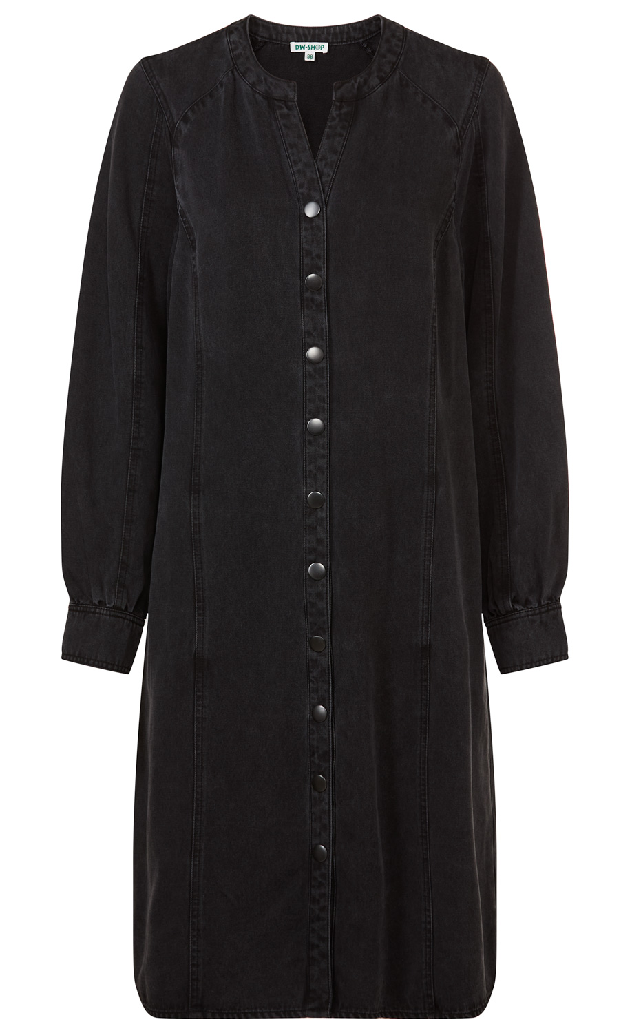 Schwarzes Lyocell-Kleid mit langen Ärmeln, runder Ausschnitt mit kleinem V-Schlitz, durchgehender Knopfleiste mit schwarzen Druckknöpfen, leicht ausgestellter Schnitt und elastische Bündchen am Ärmelabschluss