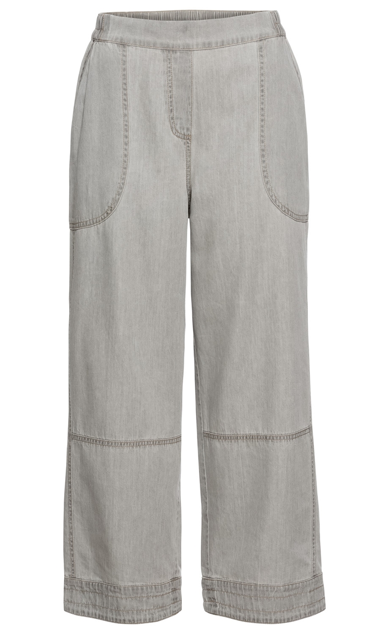 Helle Baumwoll-Hose mit weitem Bein, elastischem Bund, aufgesetzten Seitentaschen und dekorativen Nähten an Kniehöhe und Saum, gerader Schnitt, casual Stil