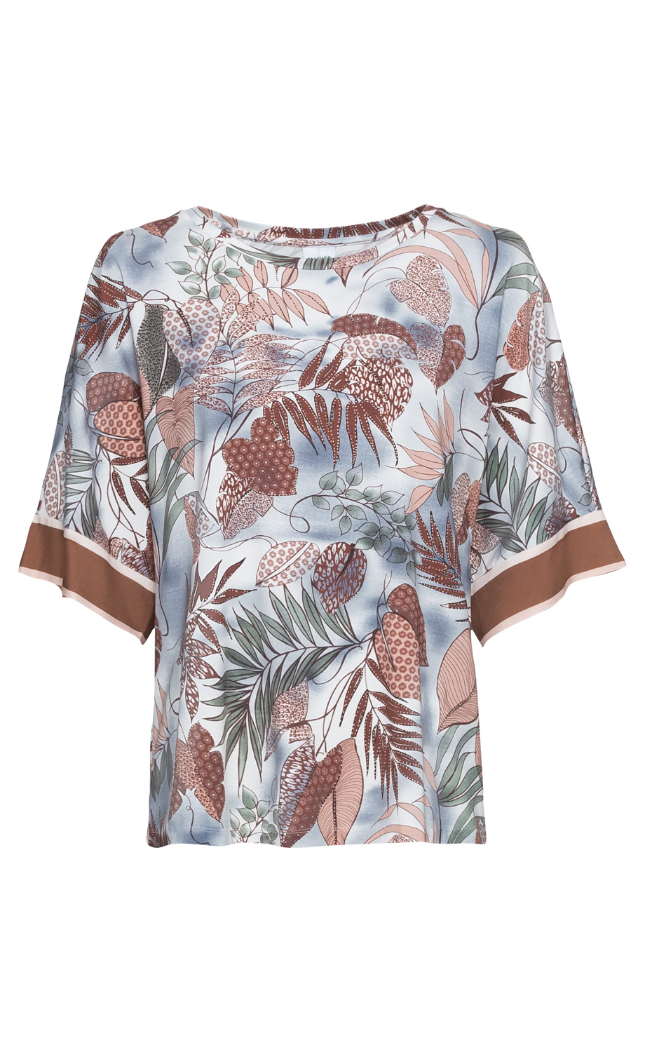 Viskose-Mix-Shirt mit weitem Schnitt, halblangen Ärmeln und Rundhalsausschnitt, weiß mit braunrotem und grünem Blätter- und Pflanzenmuster, Ärmelenden in braun mit hellem Saumabschluss.