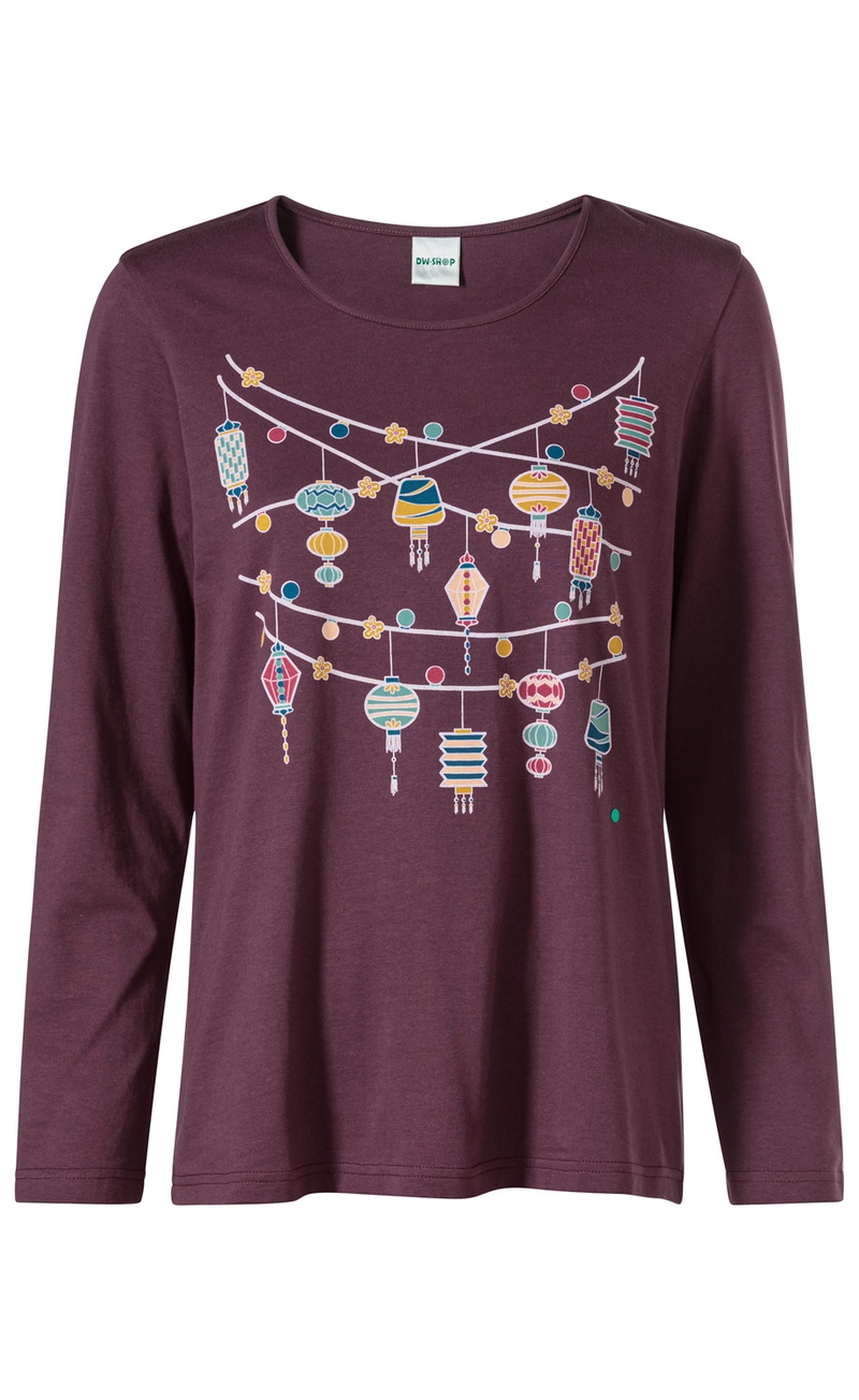 Baumwoll-Shirt in Dunkelviolett, langärmlig, Rundhalsausschnitt, mit buntem Motiv aus hängenden Lampions und kleinen Blumen auf der Vorderseite