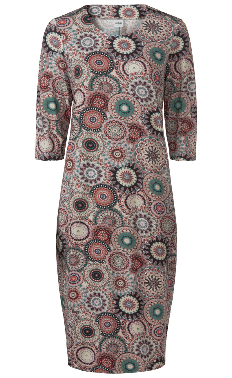 Viskose-Kleid mit 3/4-Ärmeln, knieumspielender Schnitt, buntes Mandala-Muster in Rot-, Blau- und Beigetönen