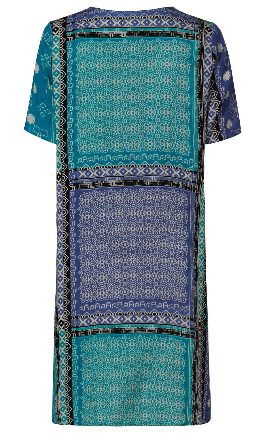 Rückenansicht eines Viskose-Kleids mit kurzem Ärmel, in Blau- und Türkistönen, gemustert mit floralen und geometrischen Mustern in quadratischen Feldern, mit schwarzen und weißen Verzierungslinien.