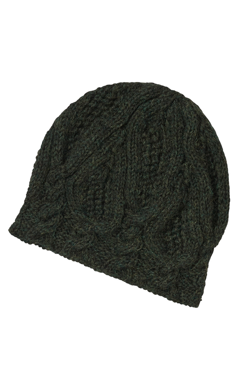 dunkelgrüne gestrickte Wollmütze mit Zopfmuster, eng anliegend, winterliche Strickmütze aus grober Wolle
