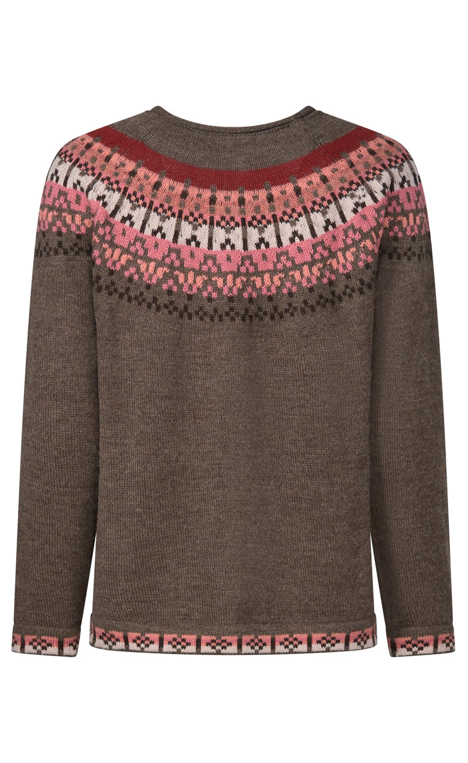 brauner Strickpullover mit Rundhalsausschnitt, Norwegermuster in rosa, rot, weiß und dunkelbraun über Schulterbereich und Saum, lange Ärmel, warme Winterbekleidung