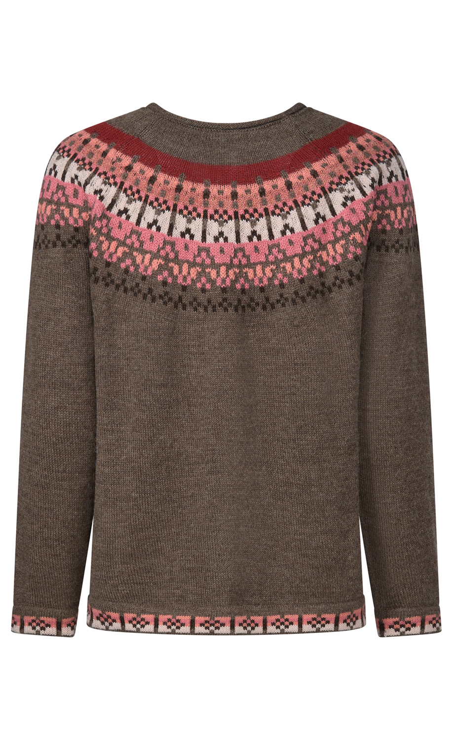 brauner Strickpullover mit Rundhalsausschnitt, Norwegermuster in rosa, rot, weiß und dunkelbraun über Schulterbereich und Saum, lange Ärmel, warme Winterbekleidung