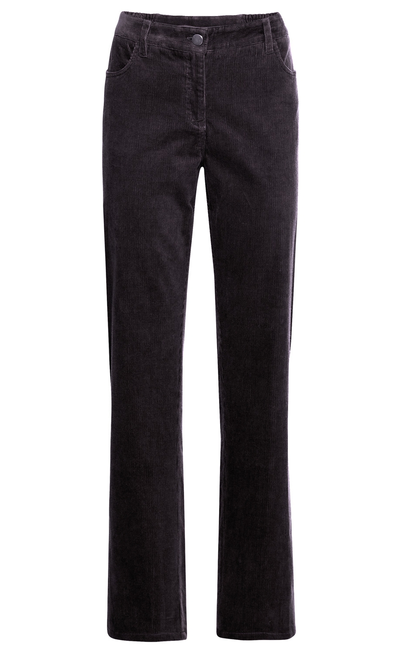 Baumwoll-Hose aus schwarzem Cordstoff, gerade geschnitten, mit Gürtelschlaufen, zwei Seitentaschen, Knopf- und Reißverschluss vorne, klarer Schnitt ohne Muster oder Verzierungen.