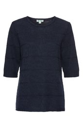 Damenpullover marineblau, fein gestreift durch Maschenstruktur, Rundhalsausschnitt, halblange Ärmel, gerade geschnitten