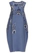 Ärmelloses Kleid in Taubenblau mit abstraktem weißen und schwarzen Rundmuster, Rundhalsausschnitt, locker fallende Form, knielang