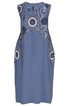 Ärmelloses Kleid in staubblau mit kreisförmigem Mandala-Muster in dunkelblau und weiß auf dem Oberteil und seitlichen Bereichen, rundem Halsausschnitt, knielang, gerade geschnitten