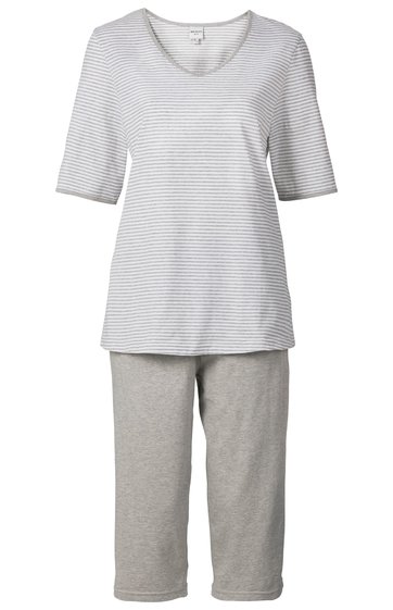 Kurzärmliges Pyjama-Oberteil, hellgrau mit dünnen weißen Querstreifen, Rundhalsausschnitt, gerade geschnitten, kombiniert mit hellgrauer, knielanger Hose mit breitem Bund