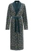 Langer Bademantel in dunklem Petrol mit floralem Paisley-Muster in Hellgrün, Hellblau und Gelb, mit breitem Reverskragen, langen Ärmeln, Bindegürtel in gleicher Farbe, gerade geschnitten