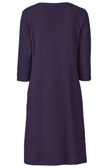 Dunkellila Kleid, unifarben, gerade geschnitten, 3/4-lange Ärmel, mittellang, Rundhalsausschnitt