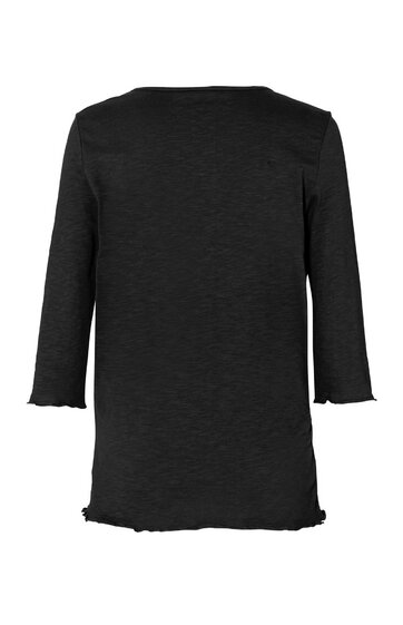 Schwarzes Langarmshirt, unifarben, Rundhalsausschnitt, gerade geschnitten, leicht strukturierte Oberfläche, leicht gewellter Saum an Ärmeln und unterem Rand