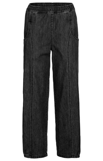 Schwarze Hose mit geradem Schnitt, elastischem Bund, zwei seitlichen Eingrifftaschen, sichtbaren Nähten entlang der Beine, ohne Muster, ohne sichtbare Verschlüsse