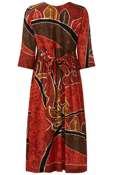 Langärmliges Kleid in Rostrot und Dunkelbraun mit abstraktem Muster, Rundhals, Gürtel in der Taille, knielang, leicht ausgestellter Rock