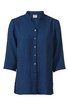 Dunkelblaue Bluse mit Stehkragen, durchgehender Knopfleiste, 3/4-Ärmeln, leichte Rippstruktur, gerade geschnitten