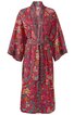Roter Kimono mit buntem Blumenmuster, langer Schnitt, weiter Ärmel, Gürtel zum Binden, schwarzer Zierstreifen entlang der Ränder