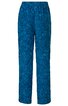 Hose in mittlerem Blau mit abstraktem Muster, gerader Schnitt, elastischer Bund ohne sichtbare Verschlüsse, lange Beine
