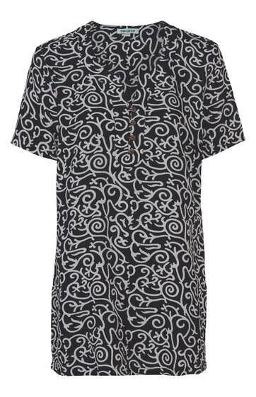 Kurzarmbluse in Dunkelgrau mit weißen, abstrakten floralen Mustern, Rundhalsausschnitt mit kleiner Knopfleiste, gerade geschnitten