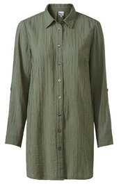 Olivgrünes Hemdblusenkleid mit langem Arm, durchgehende Knopfleiste vorne, Hemdkragen, gerade geschnitten, strukturierter Stoff