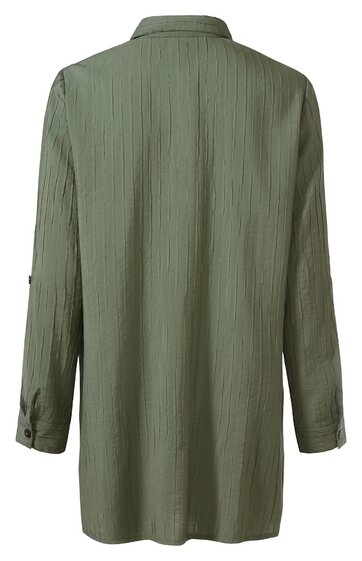 Langärmlige Bluse in Olivgrün mit feiner Struktur, Hemdblusenkragen, Manschetten mit Knöpfen, gerade geschnitten, Rückansicht ohne Muster