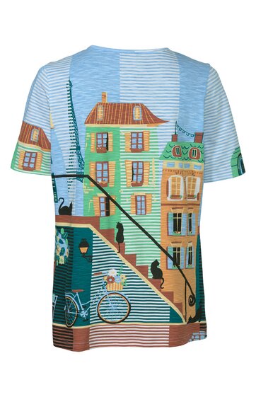 Kurzärmeliges T-Shirt in Hellblau mit aufgedrucktem Stadtdesign, Treppen, bunten Häusern, Fenstern, Fahrrädern, Katzen und Vögeln