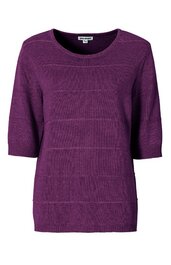Kurzärmliges Pulloveroberteil in violett, rundhalsausschnitt, gerader Saum, feine horizontale Struktur im Strickmuster, enganliegende Ärmelenden