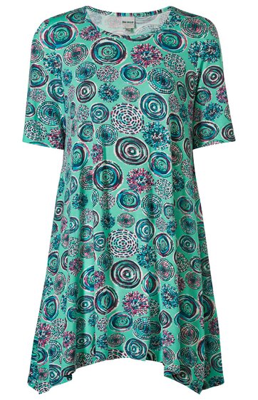 Locker geschnittenes Kleid in türkis mit dunkelblauem und pinkem Kreis- sowie Blumenmuster, Rundhalsausschnitt, kurze Ärmel, asymmetrischer Saum