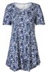 Kurzärmeliges Kleid in Blauton mit weißem, floralen Muster, rundem Ausschnitt, leichte A-Linie, knieumspielende Länge