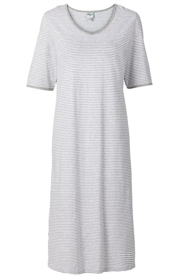 Knielanges, weißes Kleid mit dünnen schwarzen Querstreifen, Rundhalsausschnitt, halblange Ärmel, gerade geschnitten