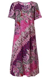Kleid in Lilatönen mit Paisley- und Blumenmuster, rundem Ausschnitt, kurzen Ärmeln, knielang, A-Linie