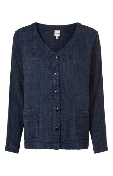 Dunkelblauer Cardigan mit feinem Rautenmuster, V-Ausschnitt, lange Ärmel, Knopfleiste mit fünf blauen Knöpfen, zwei aufgesetzte Taschen vorne, gerade geschnitten