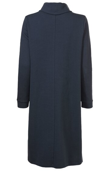 Dunkelblauer Mantel, gerade geschnitten, langer Ärmel, aufgesetzter Stehkragen, Rückenansicht, ohne sichtbare Verschlüsse